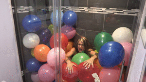 www.goldieblairxxx.com - BALLOON SHOWER thumbnail